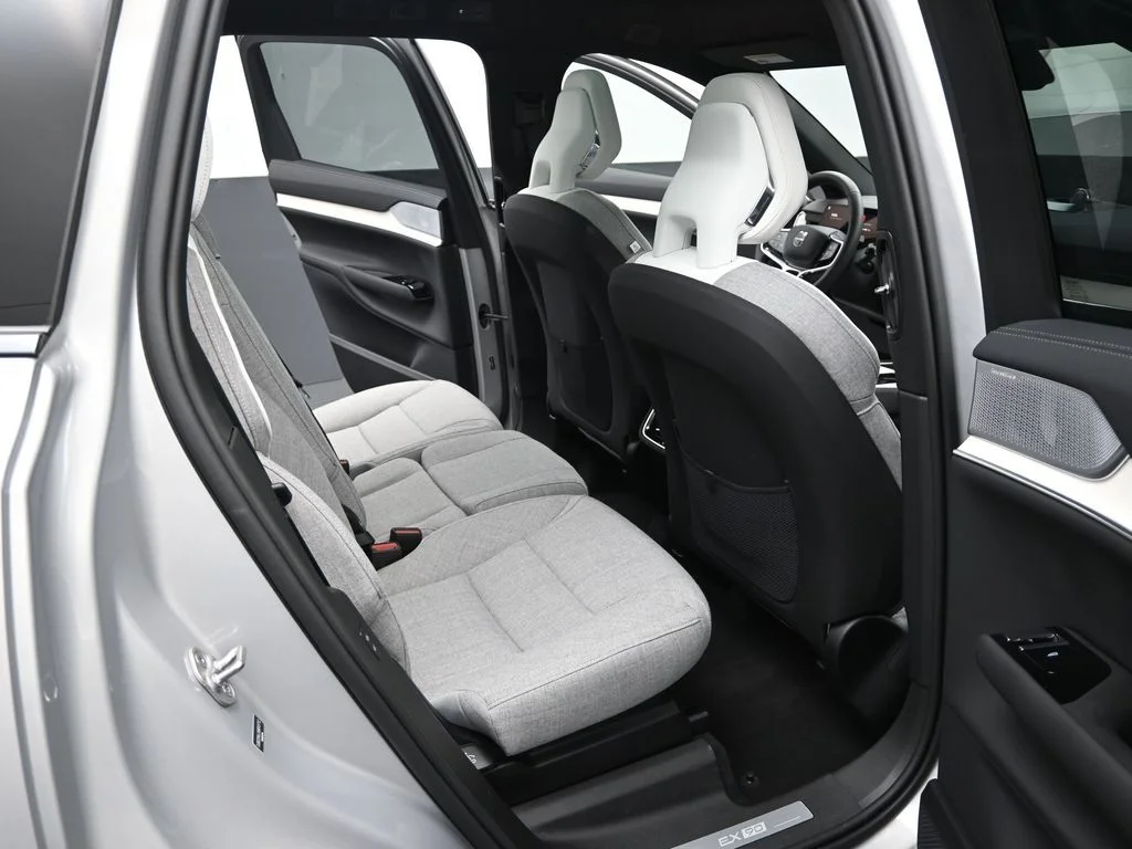 2025 Volvo EX90 Ultra - Photo 16