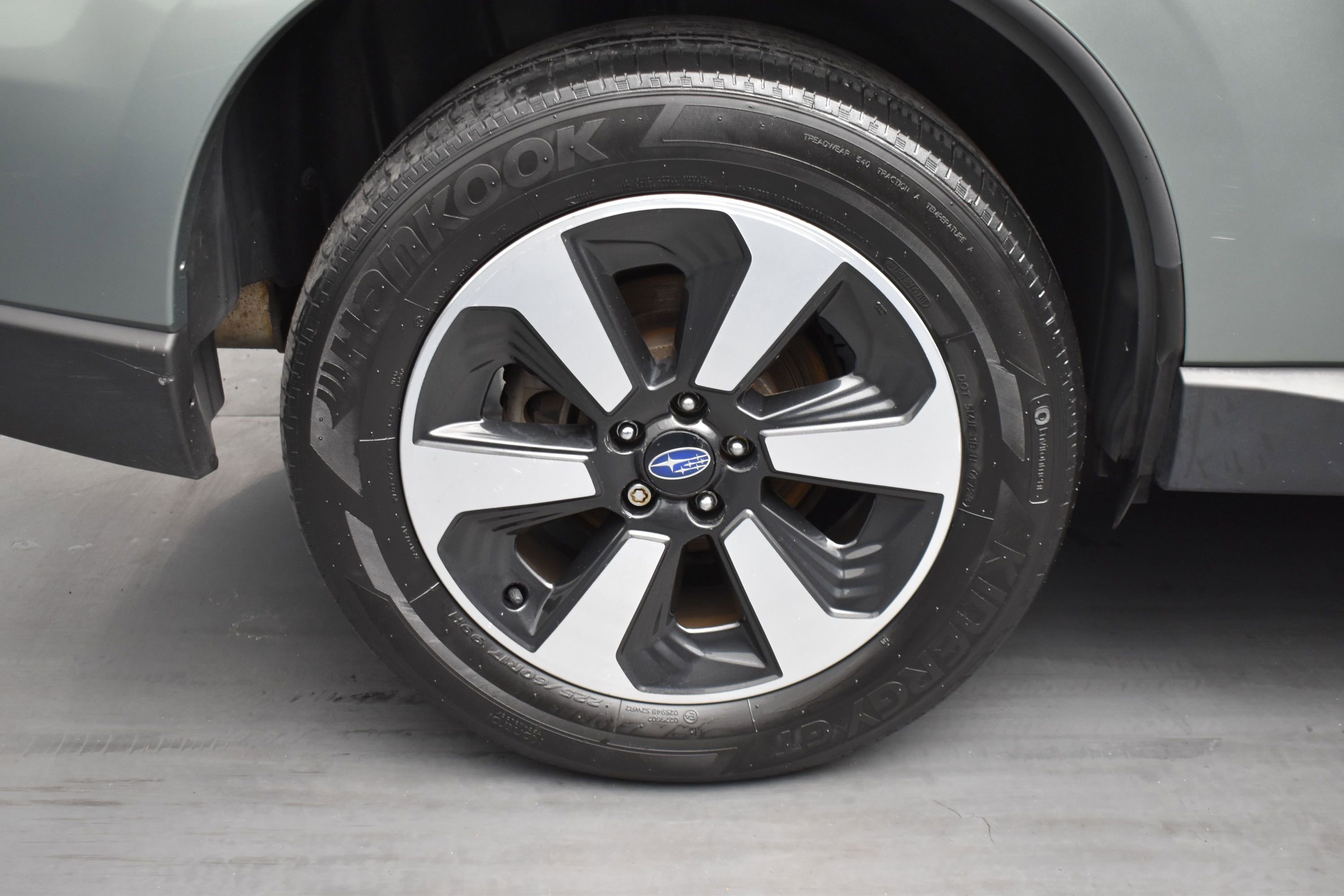 Used 2018 Jasmine Green Metallic Subaru Premium image 17