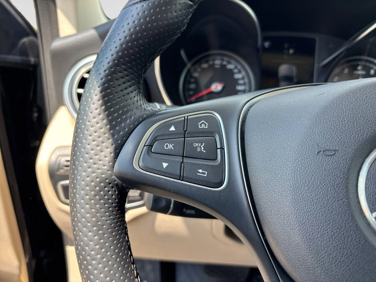 Used 2019 Black Mercedes-Benz GLC 300 image 26