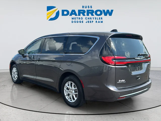 Used 2023 Gray Chrysler Touring L image 3