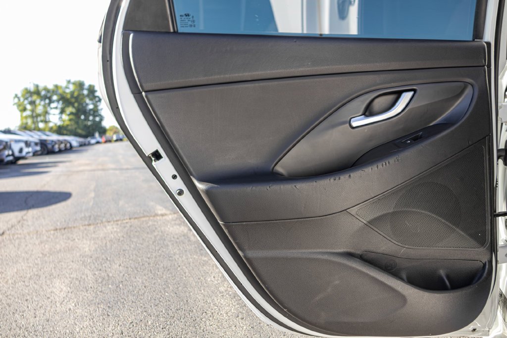 Used 2018 White Hyundai Base image 28