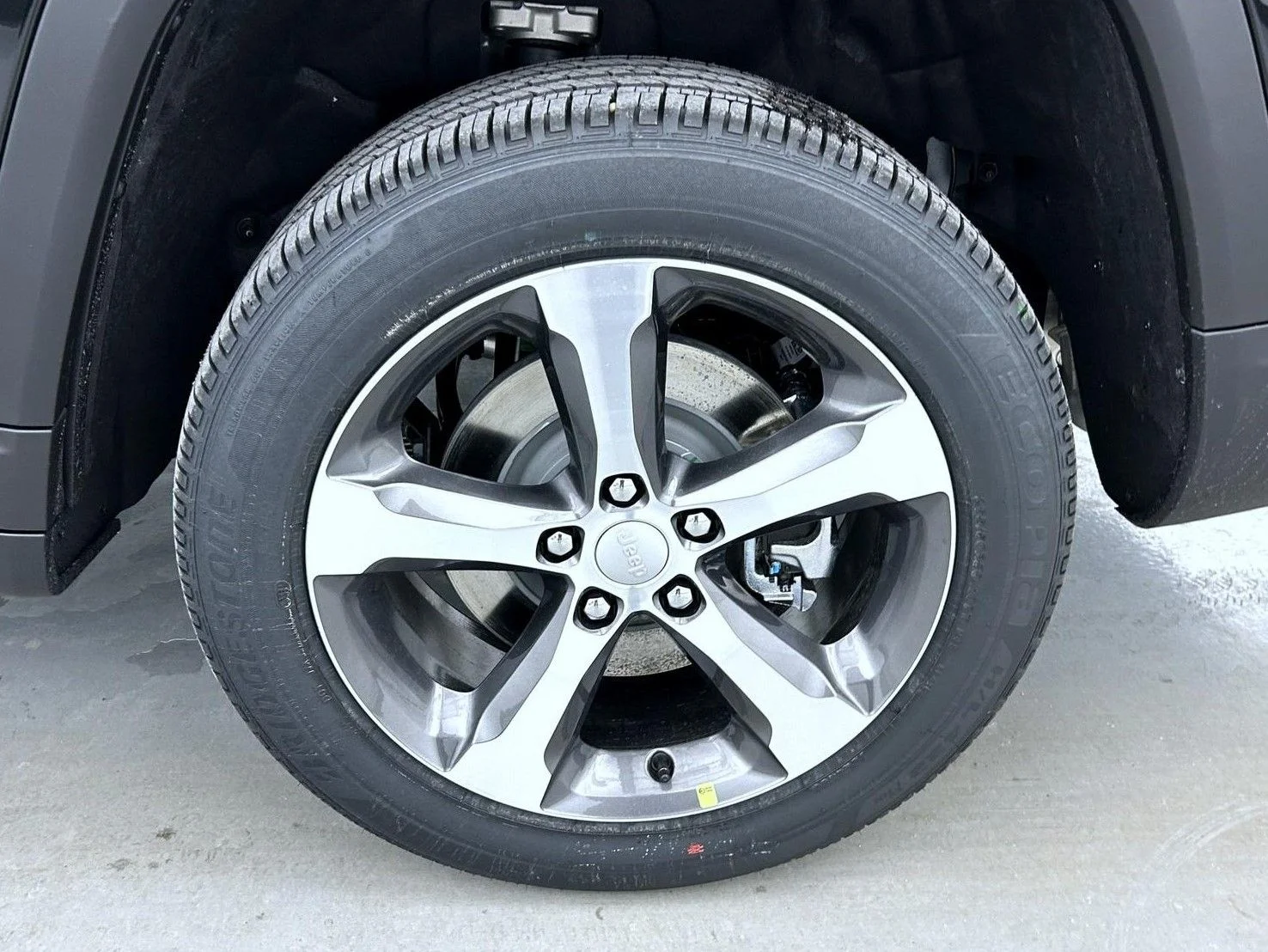 New 2026 Diamond Black Crystal Pearlcoat Jeep Limited image 24