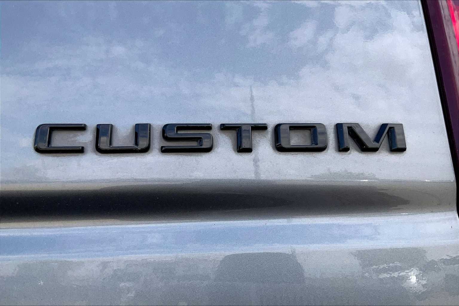 Used 2022 Satin Steel Metallic Chevrolet Custom image 10
