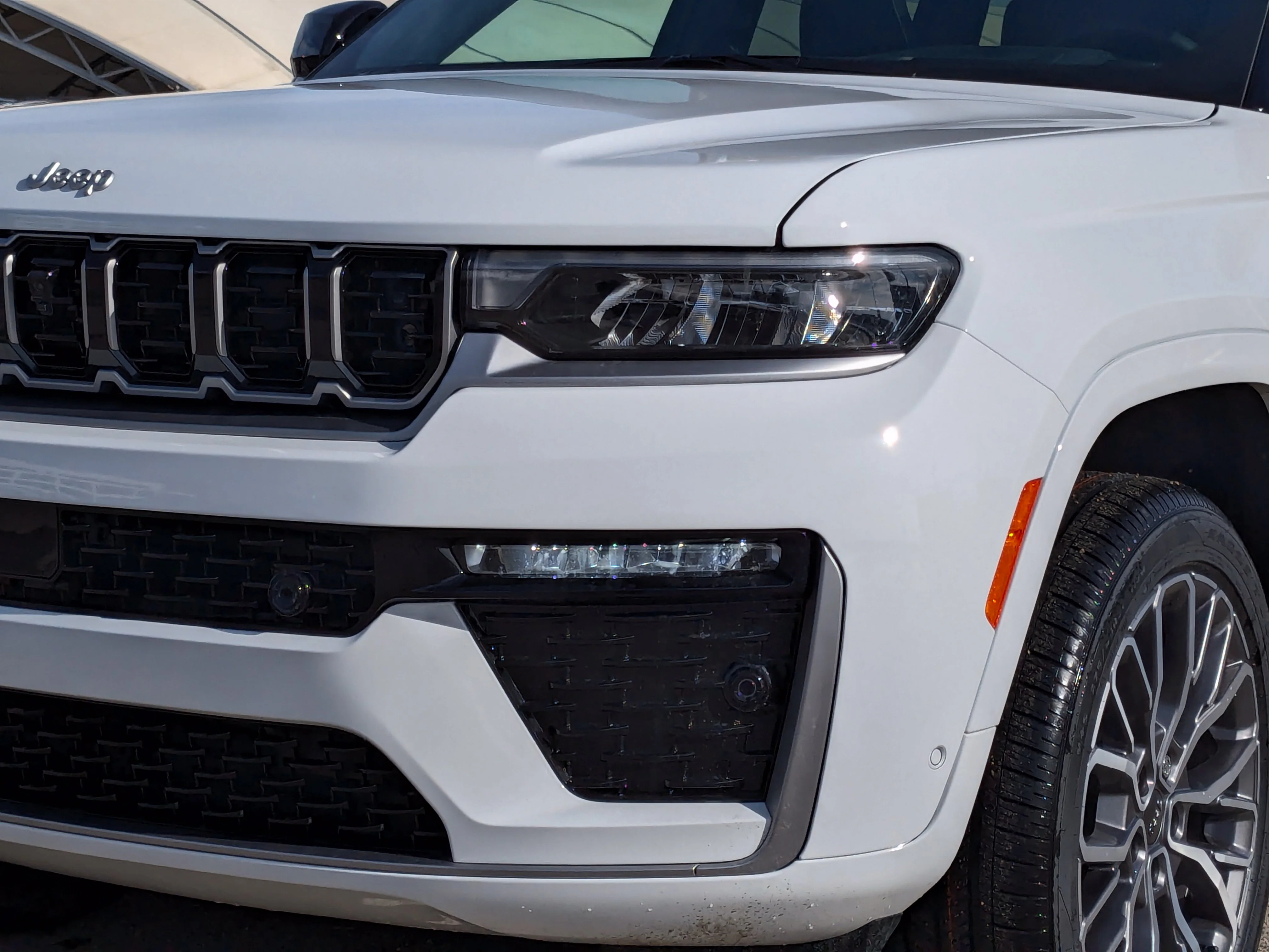 New 2026 White Jeep Summit - - Pano Sunroof - Palermo Lthr - Head-Up Display - Night Vision - Massage Seats & More! image 12