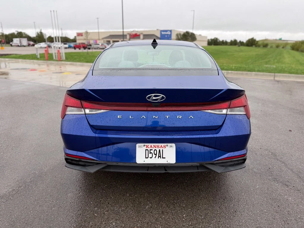 Used 2021 Blue Hyundai SE image 4