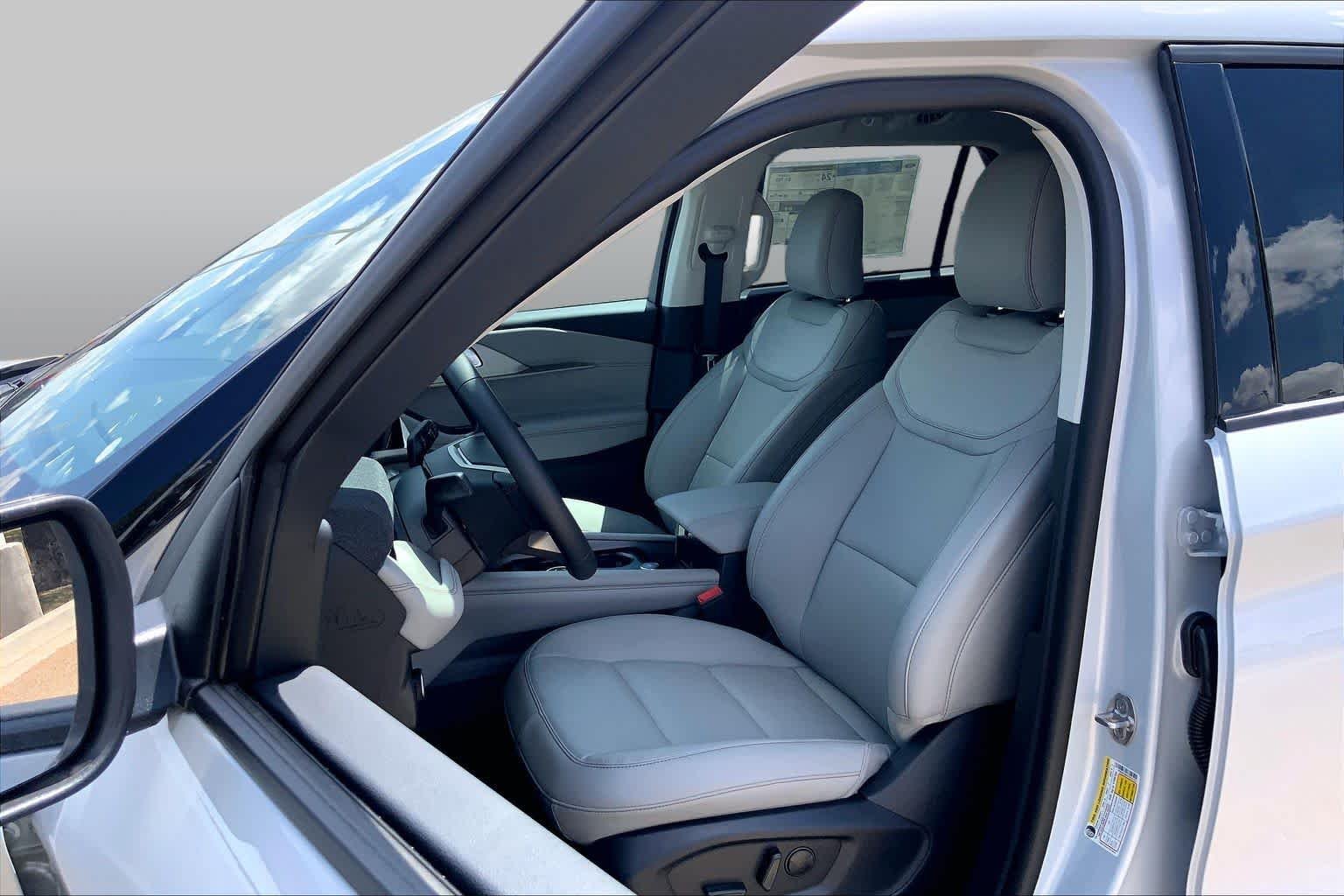 New 2026 Space White Metallic Ford Active w/200A Pkg image 9