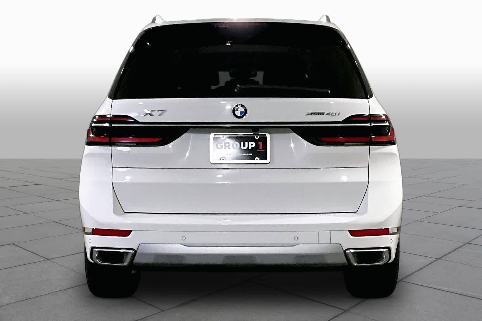 Used 2026  BMW xDrive40i image 4