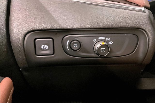 Used 2021 Ebony Twilight Metallic Buick Avenir image 38