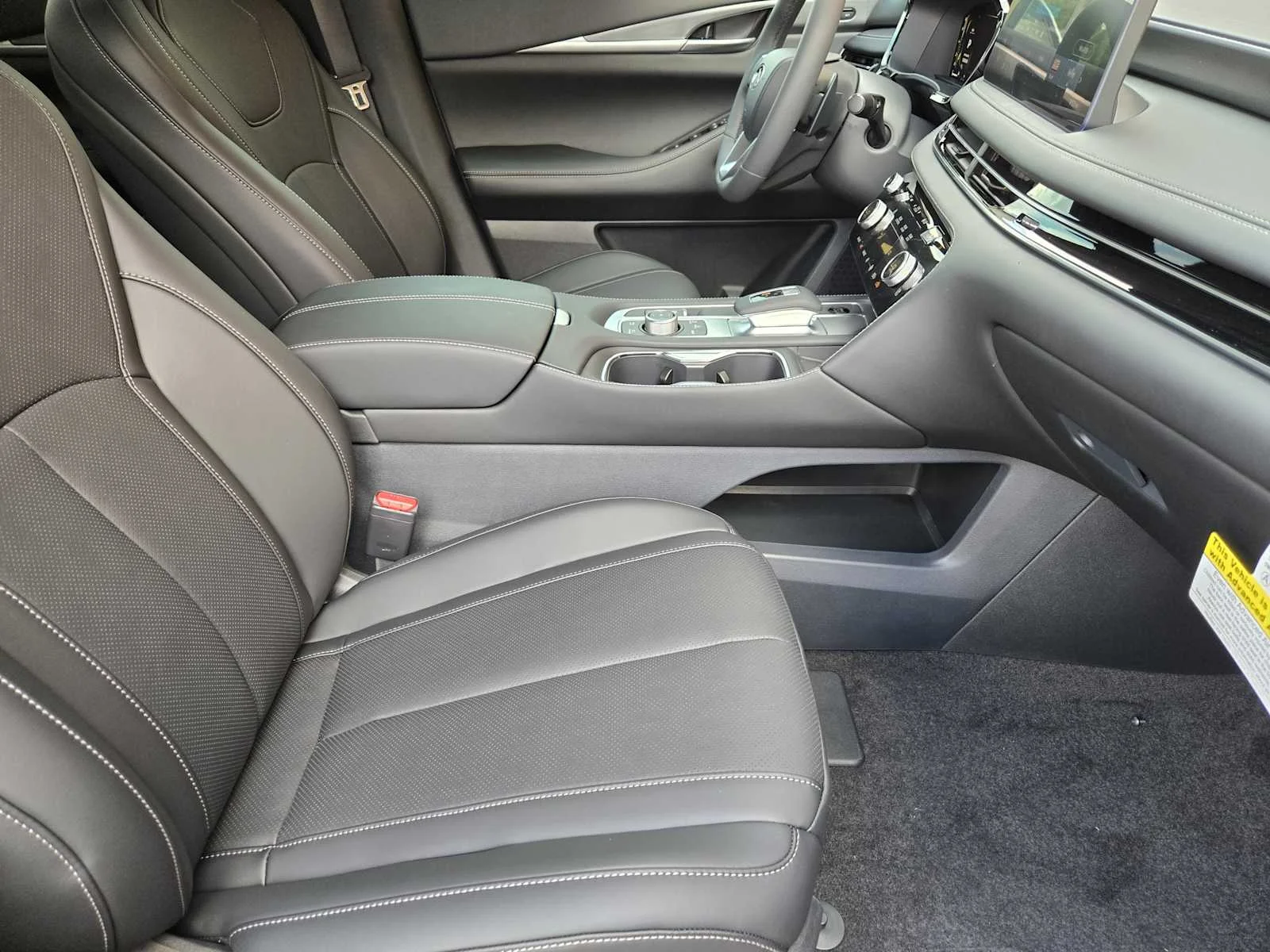 New 2027 MINERAL BLACK INFINITI Luxe FWD image 9