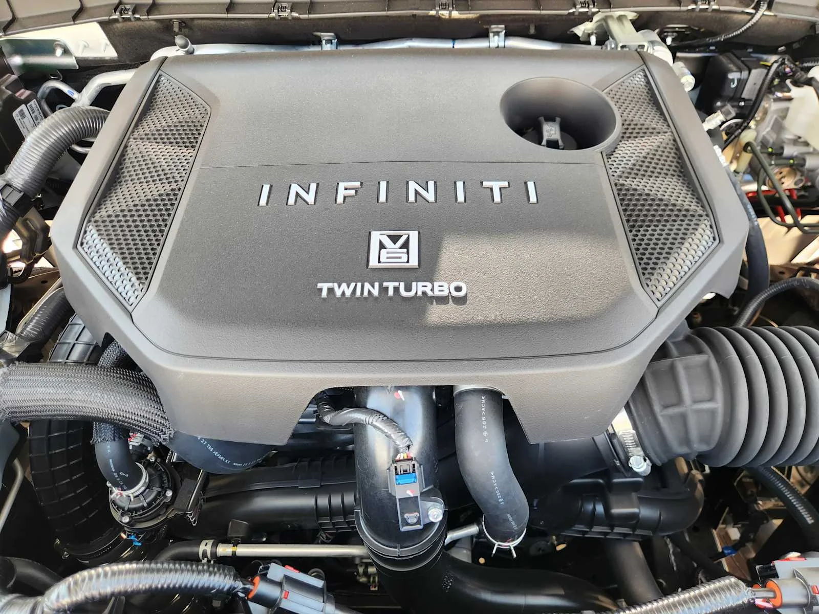 New 2027 RADIANT WHITE INFINITI Luxe 2WD image 23