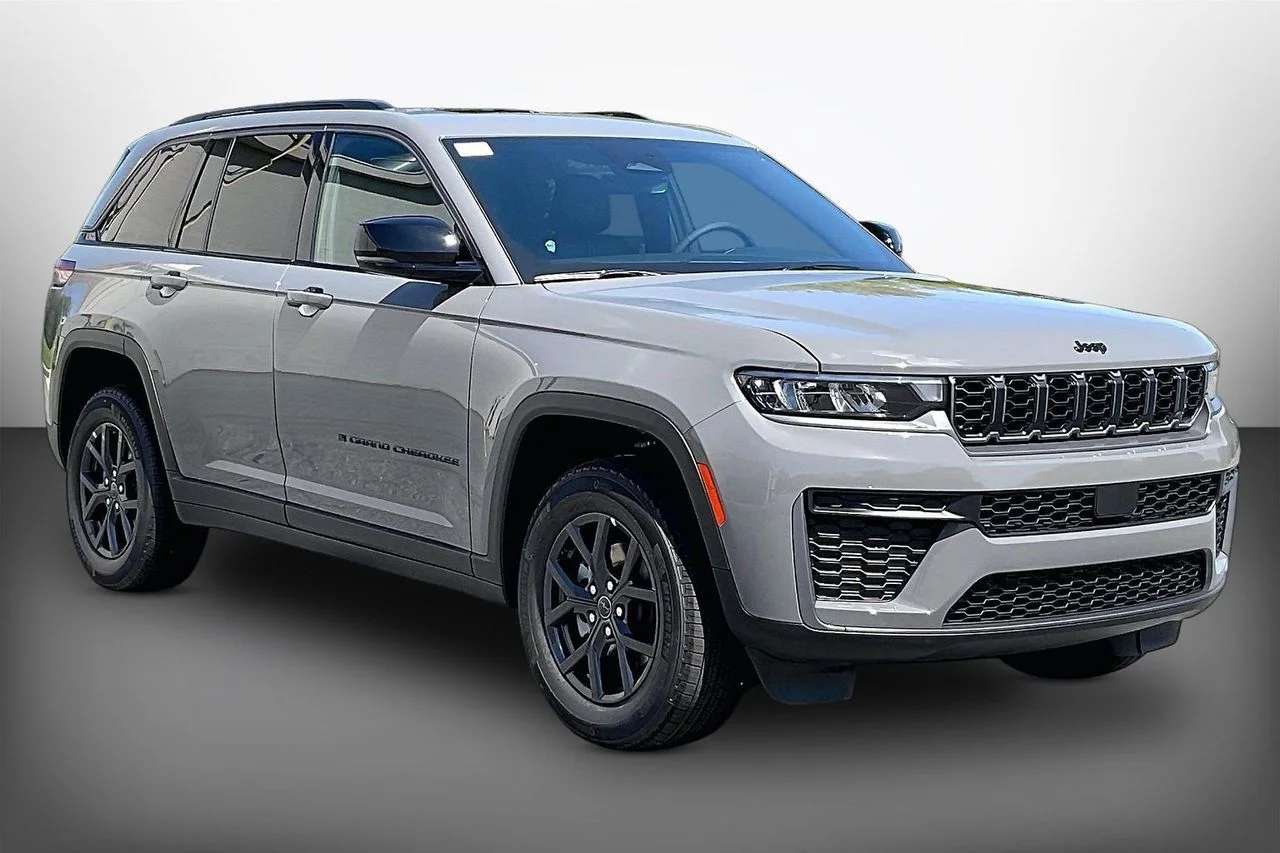 New 2027 Sting-Gray Clear-Coat Paint Jeep Altitude image 2