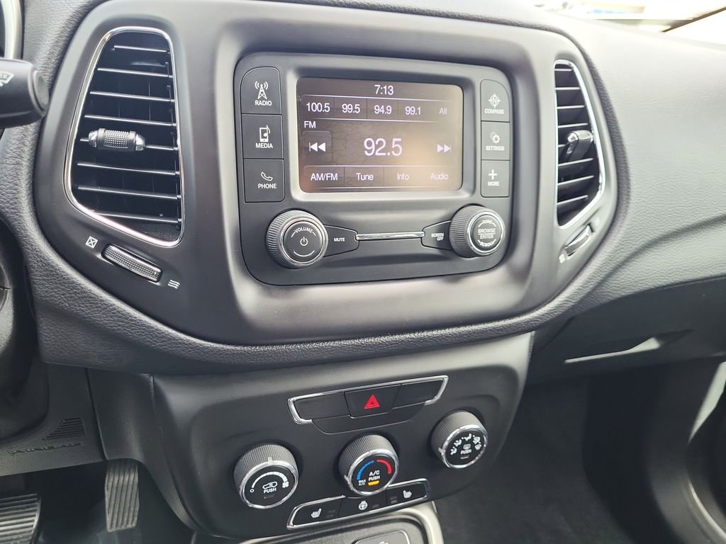 Used 2018 Green Jeep Latitude image 18