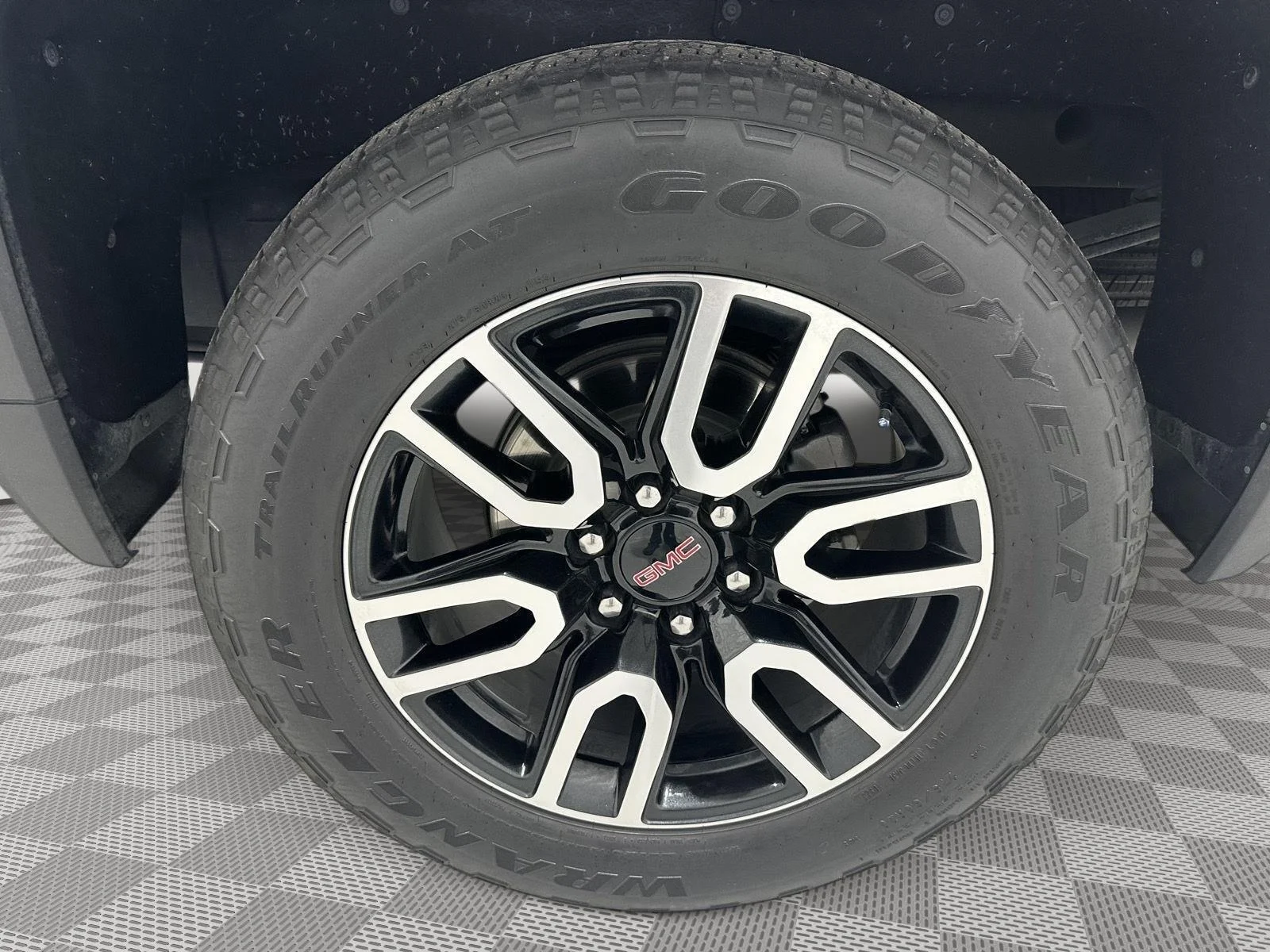 Used 2023 SUMMIT WHITE GMC AT4 image 31