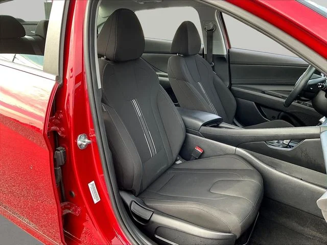 Used 2025 Red Hyundai SEL Convenience image 29