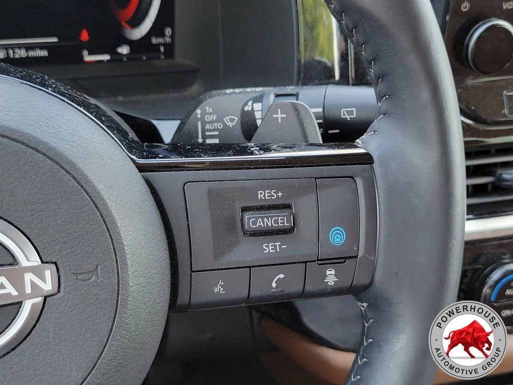 Used 2025 White Nissan Platinum image 33