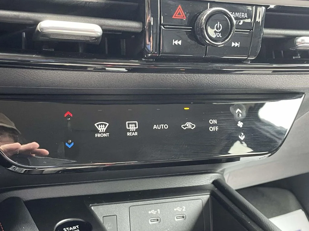 Used 2025 Black Nissan SR image 27