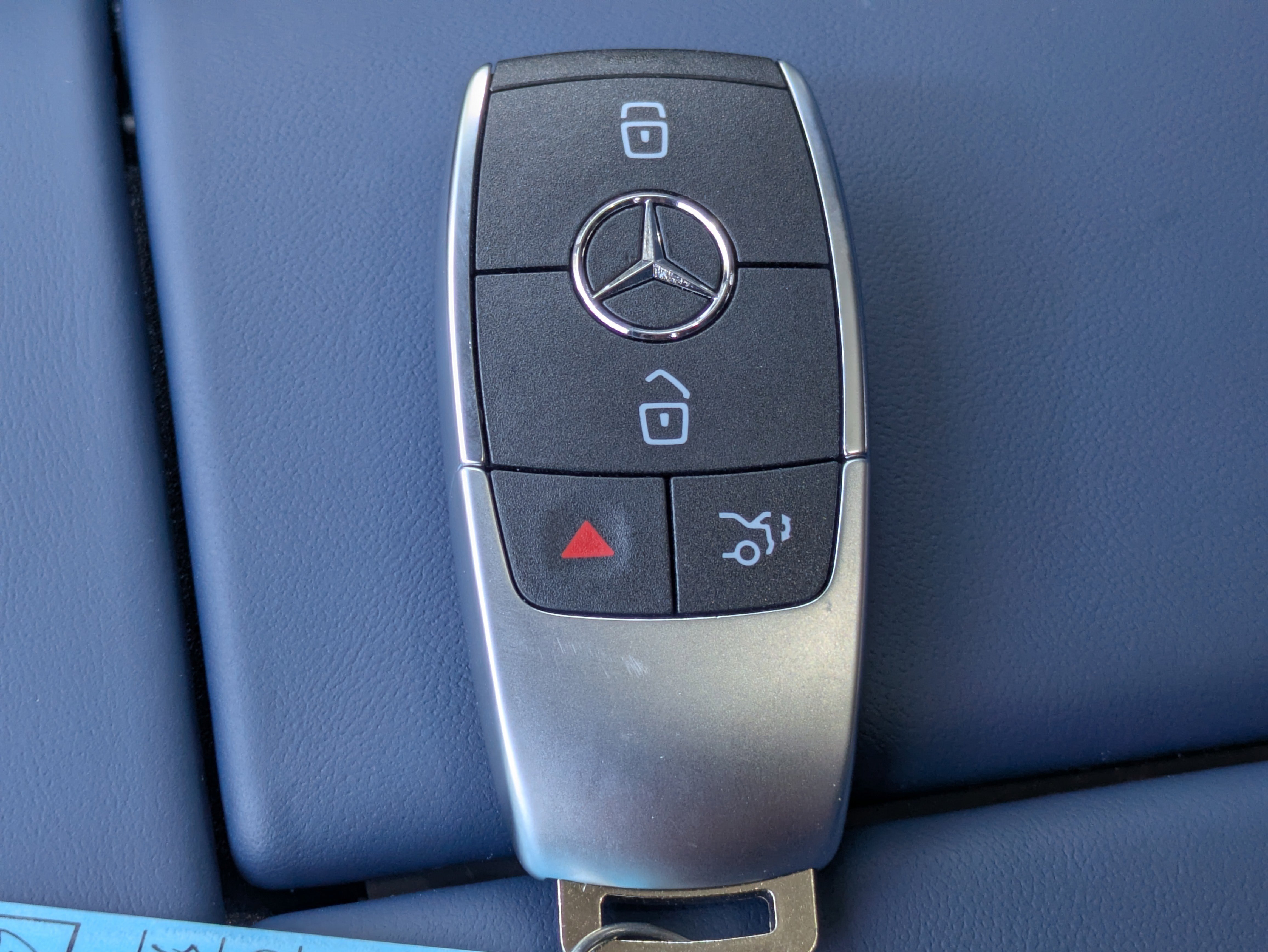 New 2026 MANUFAKTUR Cote d'Azur Light Blue Metallic Mercedes-Benz GLE 350 image 54