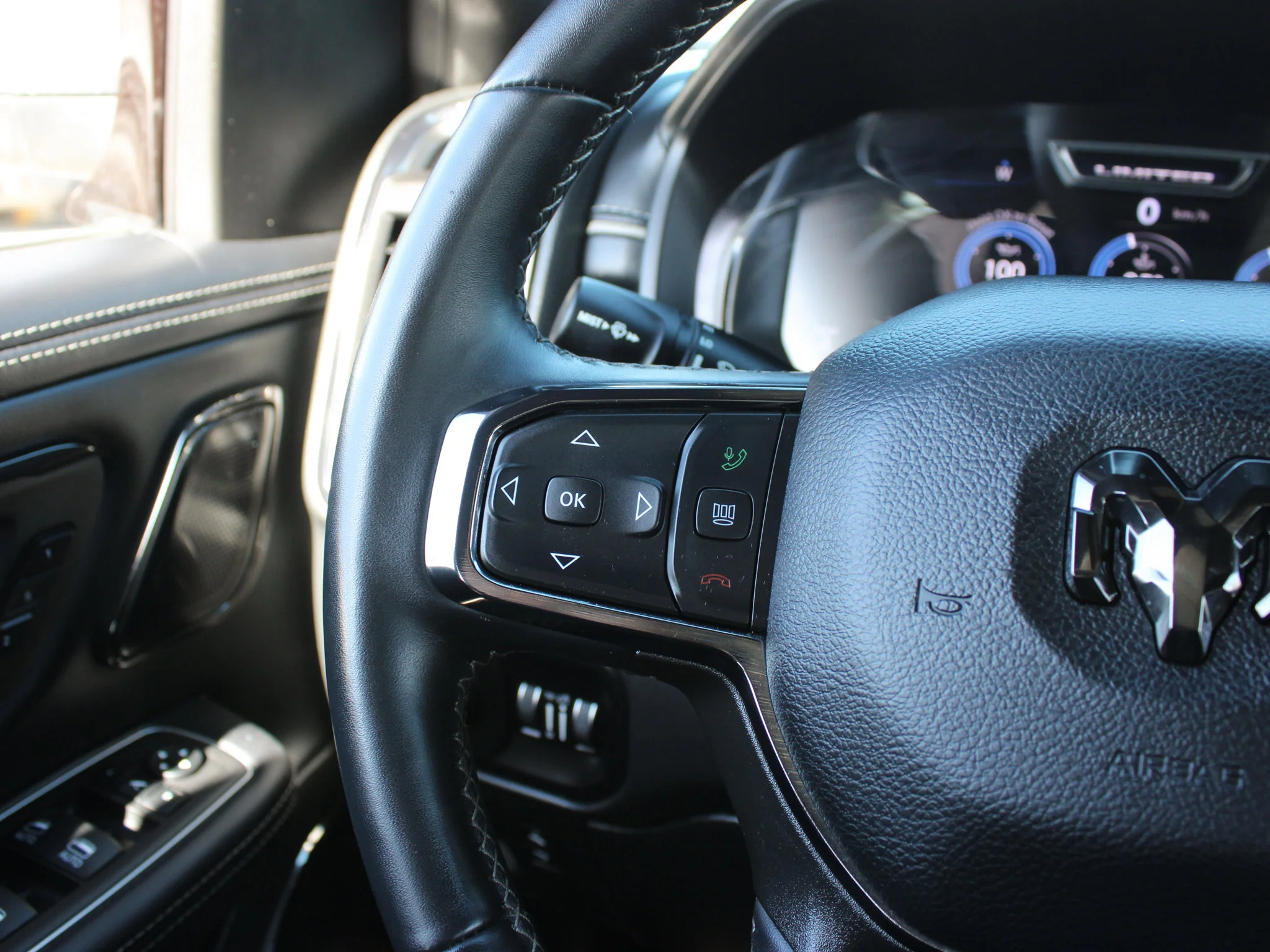 Certified Used 2024 Silver RAM Limited * No Accidents | HEMI V8 | Running Boards | Head-Up Display | 3.92 Axle Ratio | Navigation image 26