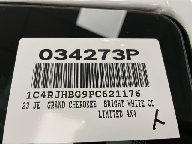 Certified Used 2023 White Jeep Limited 4x4 image 33