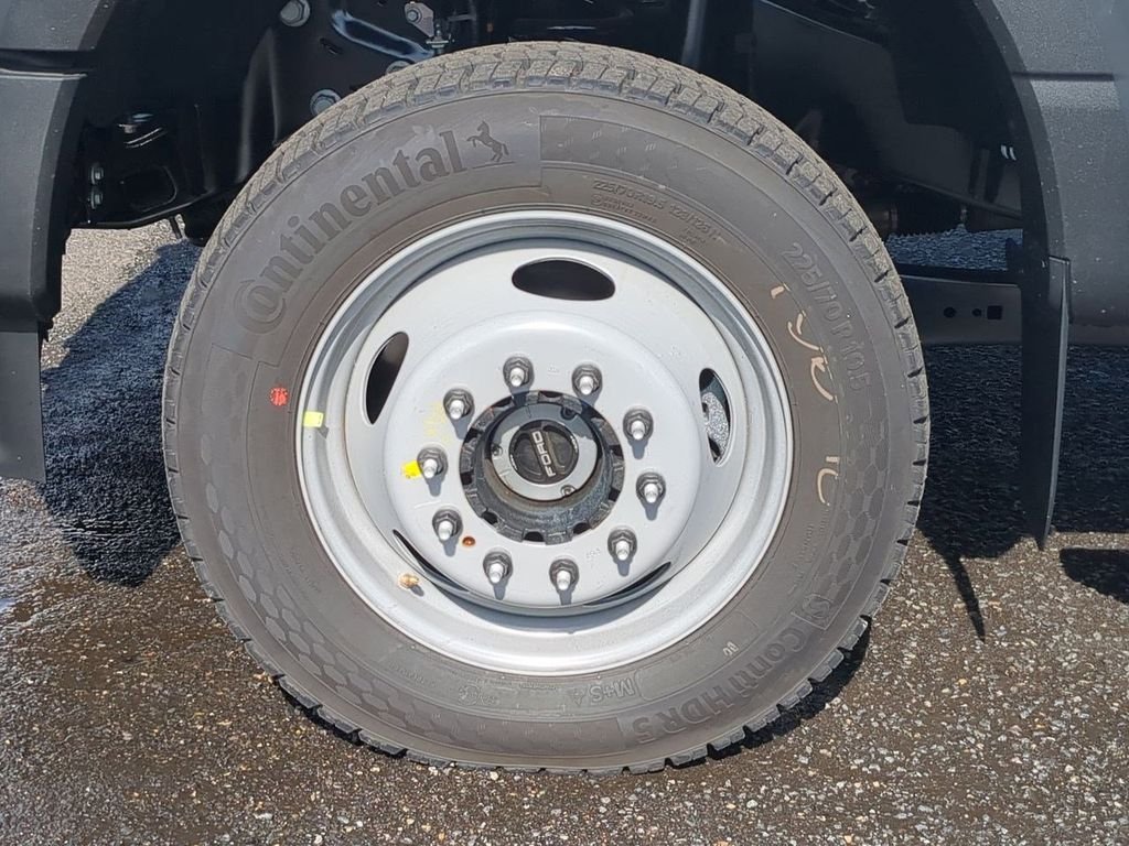 2024 Ford F-450 Super Duty Chassis Cab XL - Photo 58