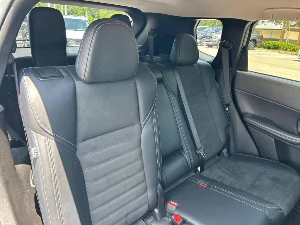 Used 2024 Silver Mitsubishi SE image 49