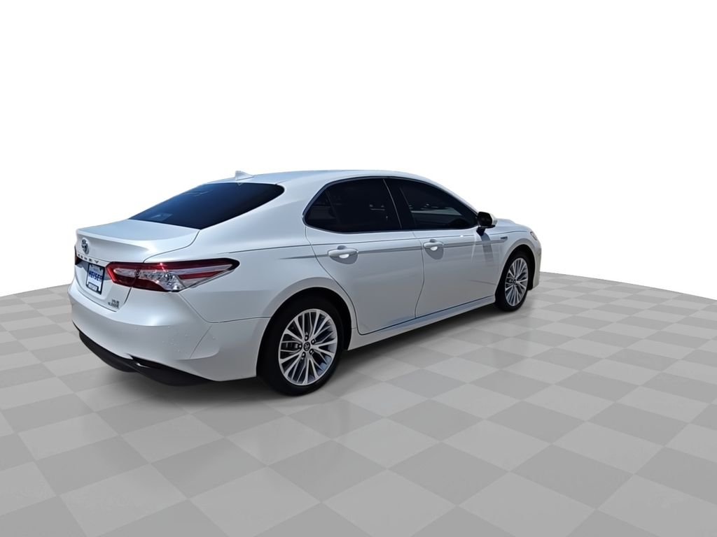 Used 2020 Beige Toyota XLE image 8