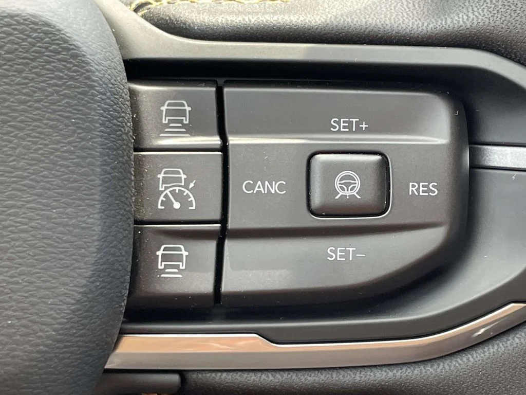 New 2026 Bright White Clearcoat Jeep Laredo image 31