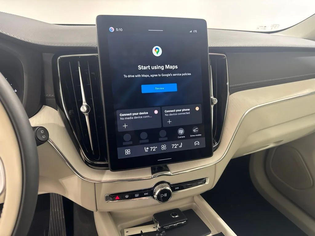 New 2026 Crystal White Volvo T8 Ultra image 13