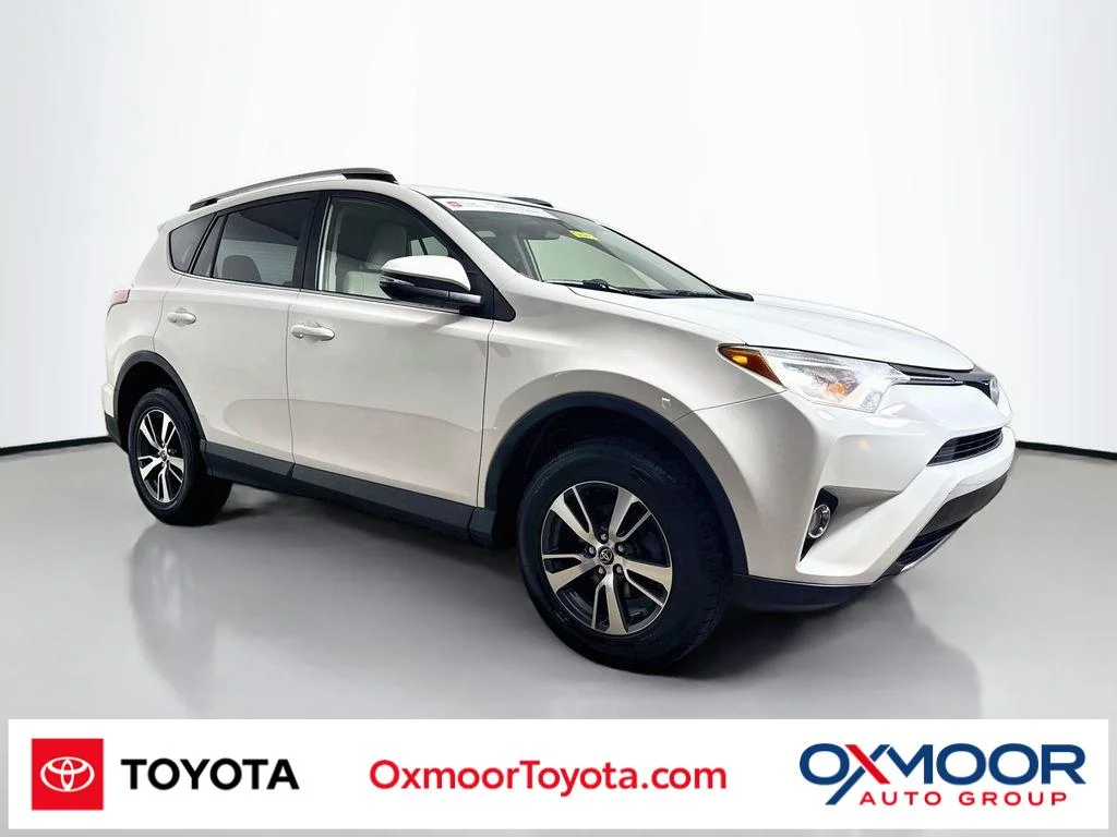 Certified Used 2018 Super White Toyota XLE image 1