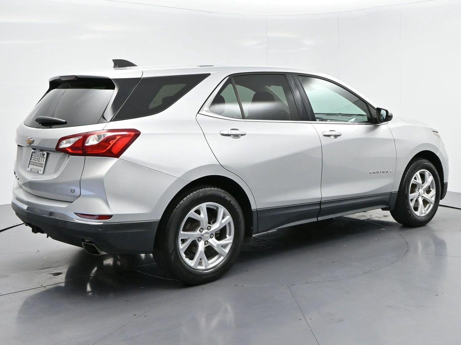 Used 2018 Silver Ice Metallic Chevrolet LT image 7