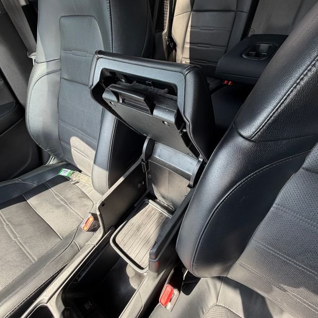 Used 2022 White Honda EX-L image 35