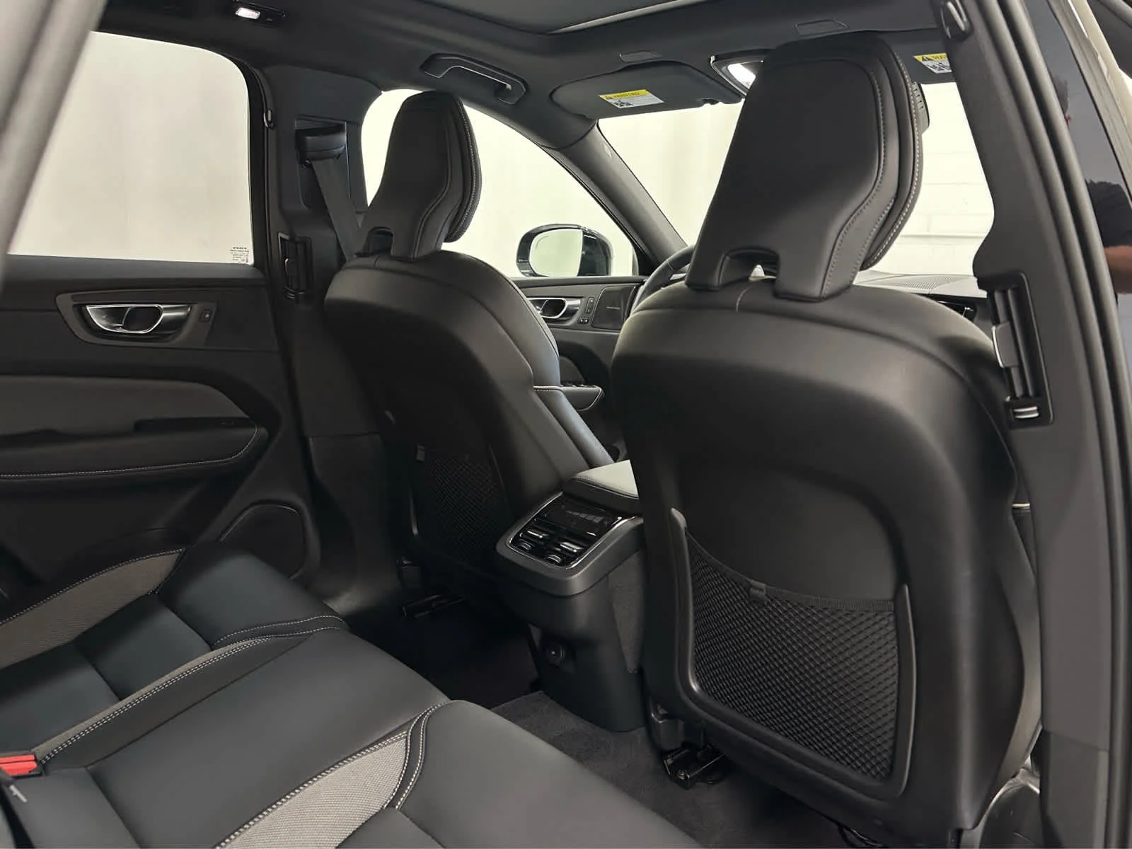 Used 2025 Onyx Black Metallic Volvo Ultra image 20