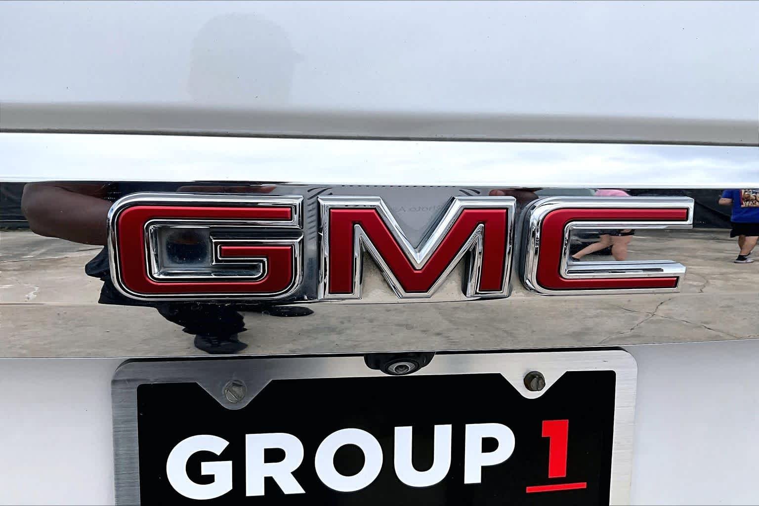 Used 2022 White Frost Tricoat GMC SLT image 31