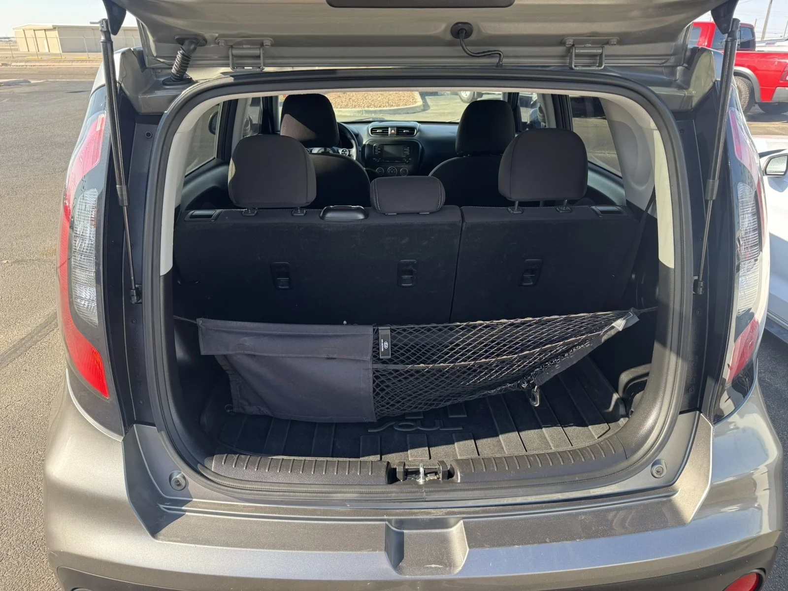 Used 2019 grey Kia Base image 24