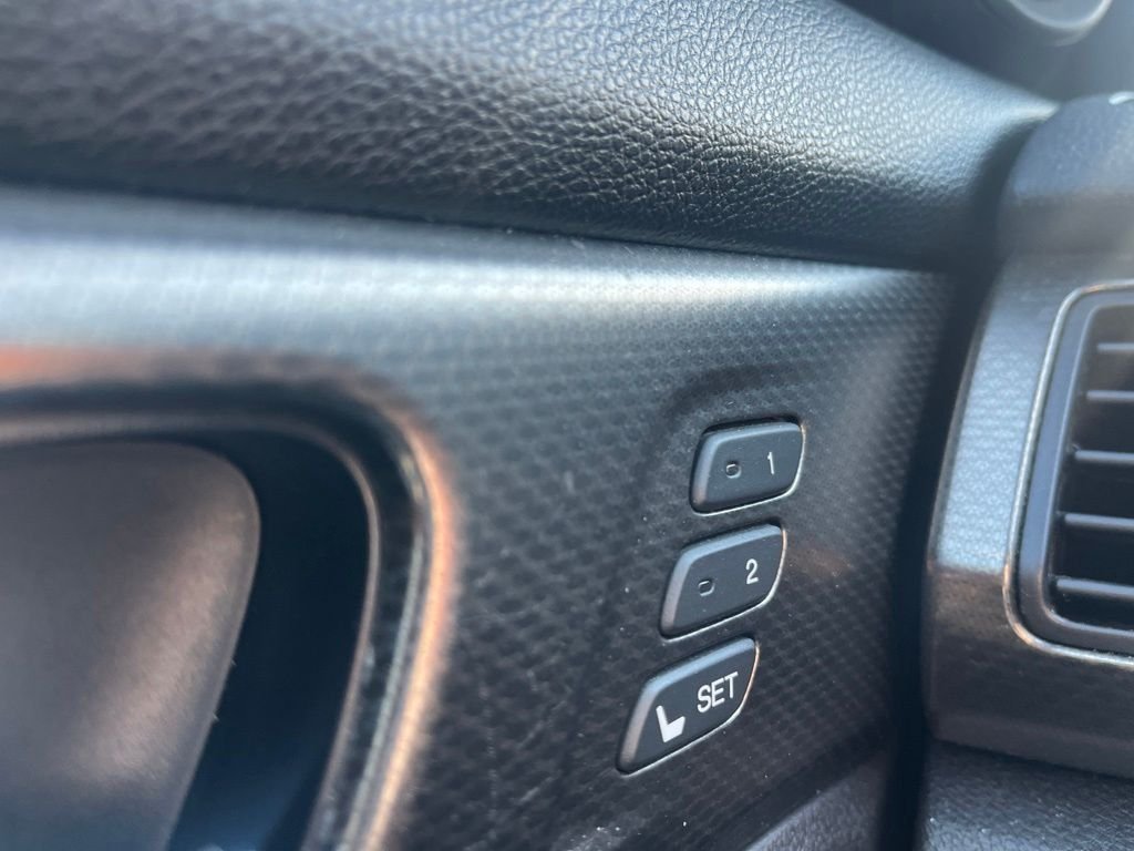 Used 2016  Honda Touring image 27