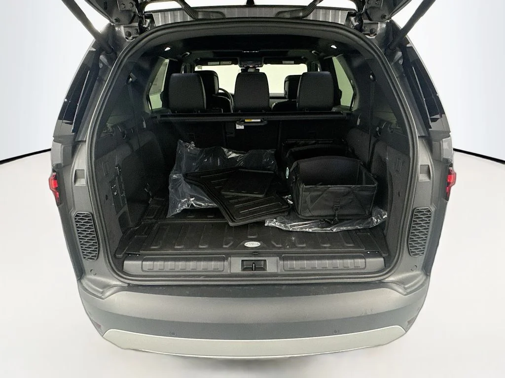 New 2026 Eiger Grey Land Rover S image 25