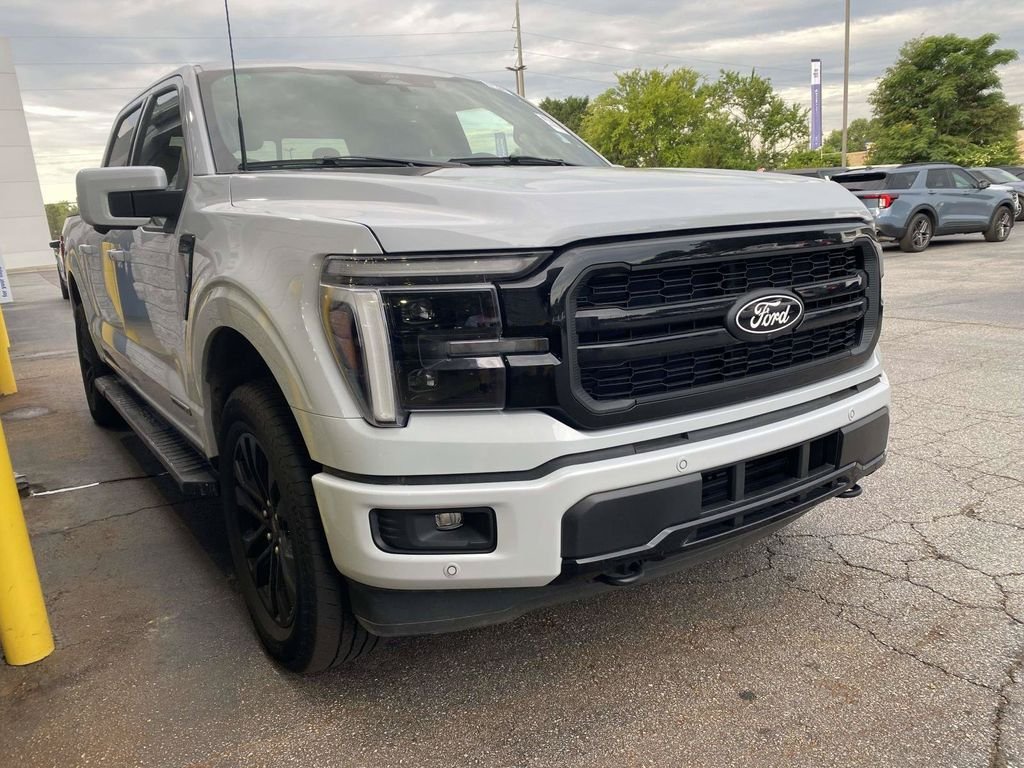 Used 2025 Star White Ford Lariat image 1