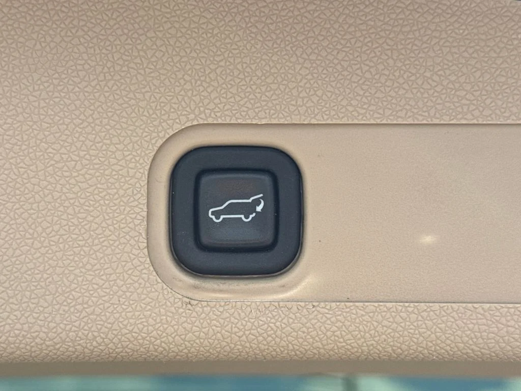 Used 2011 Gold Mist Metallic Chevrolet LT image 27