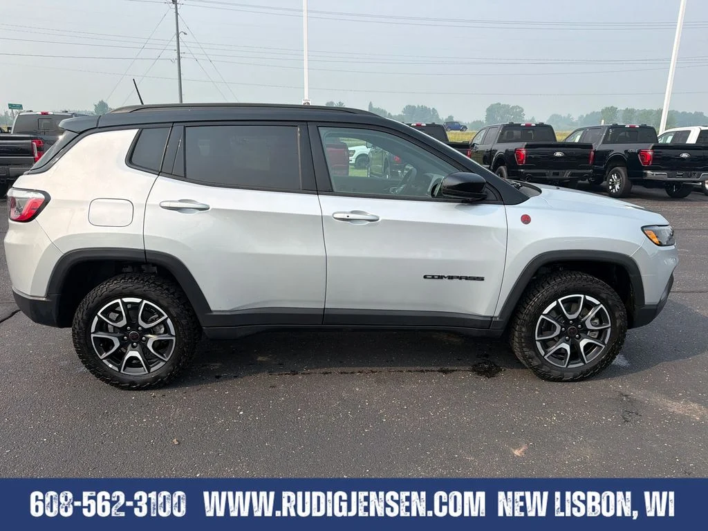 Used 2025 Silver Jeep Trailhawk image 6