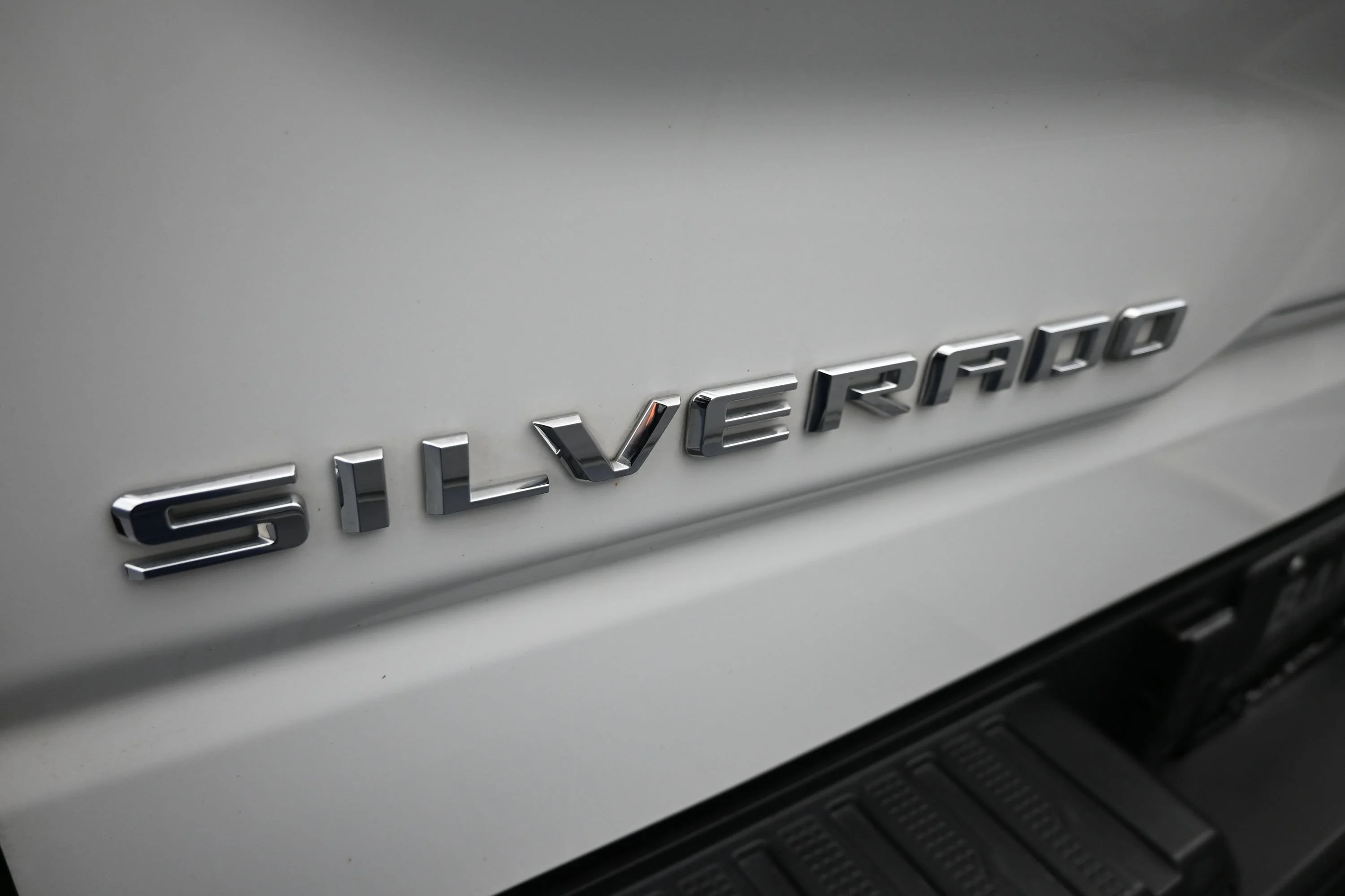 Used 2024 Summit White Chevrolet ZR2 image 31