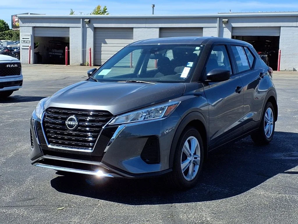 Used 2025 Nissan KICKS PLAY Base with VIN 3N1CP5BV2SL481330 for sale in Kansas City