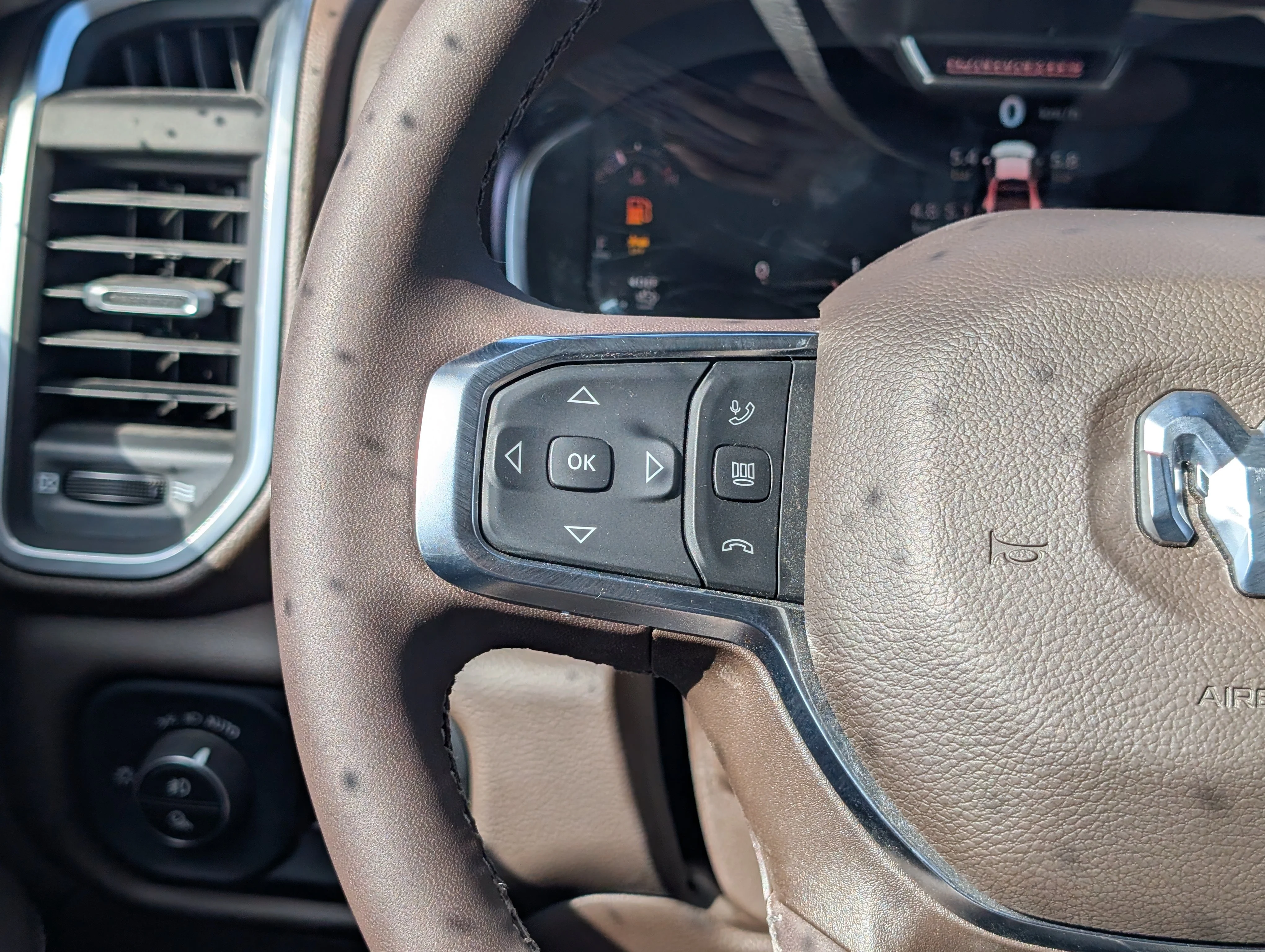 Used 2025 Granite Crystal Metallic Ram Laramie image 26