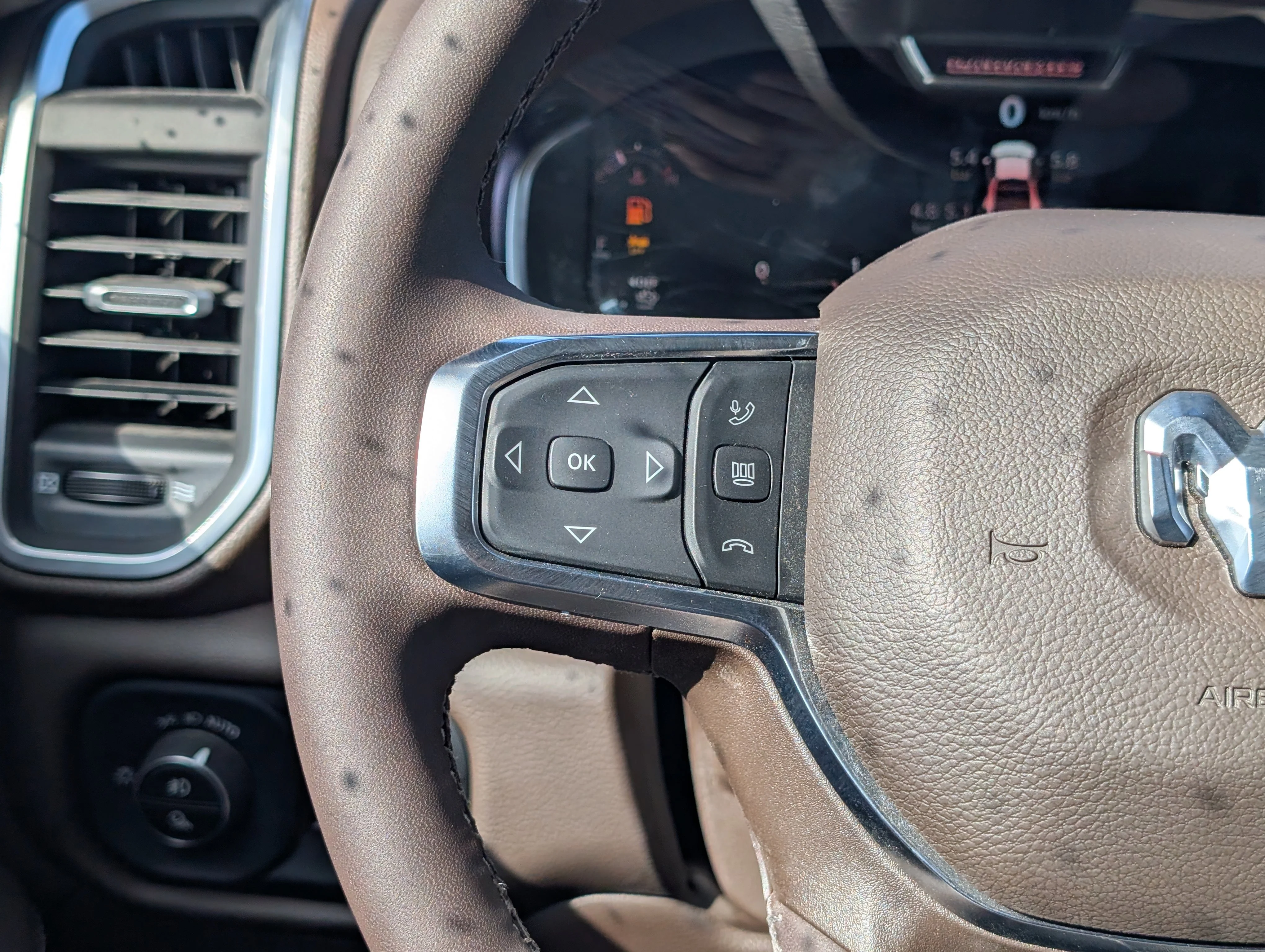 Used 2025 Granite Crystal Metallic Ram Laramie image 26