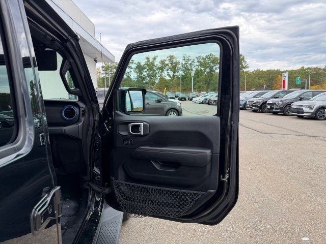 Used 2020 Black Jeep Overland image 32