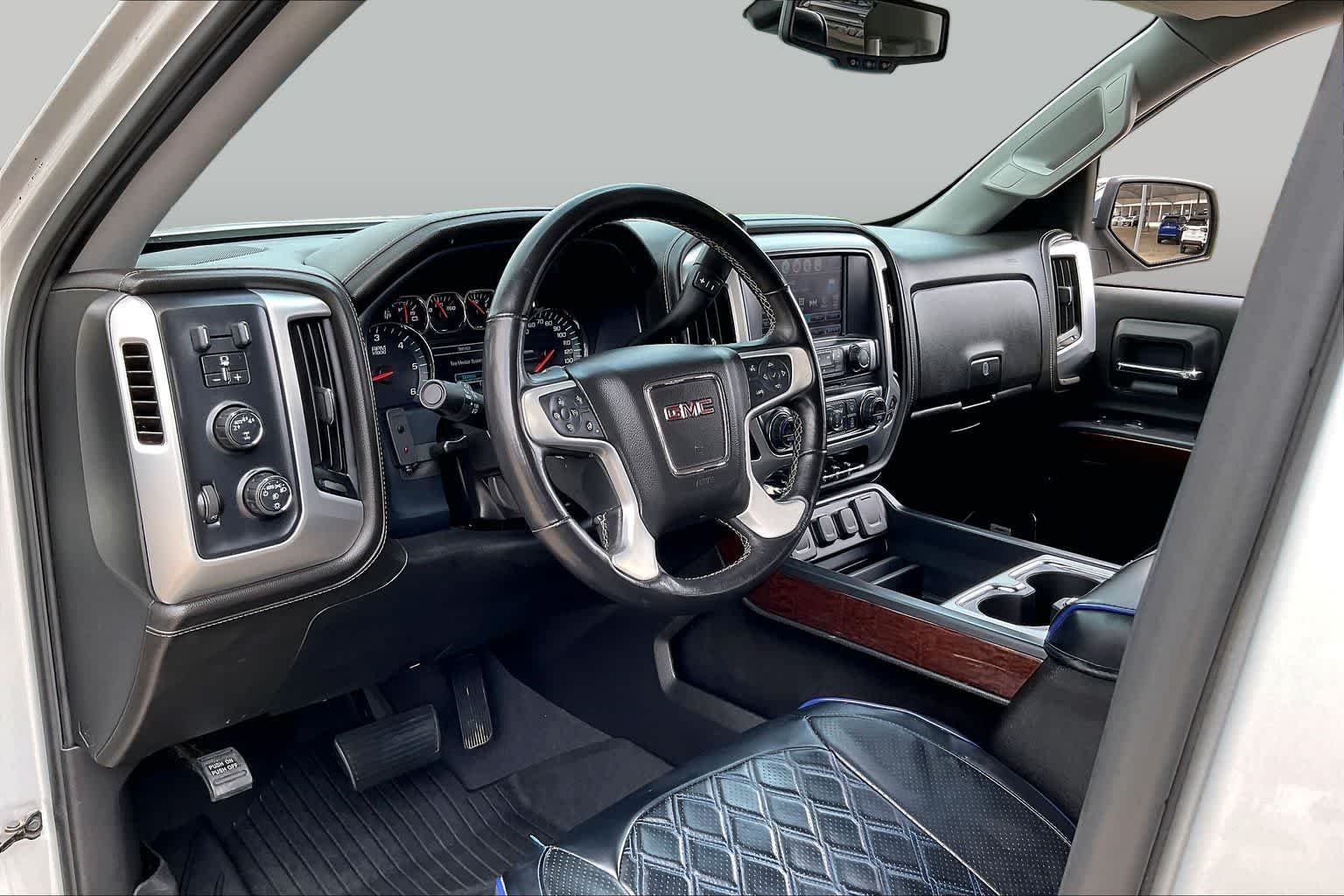 Used 2018 Quicksilver Metallic GMC SLT image 17