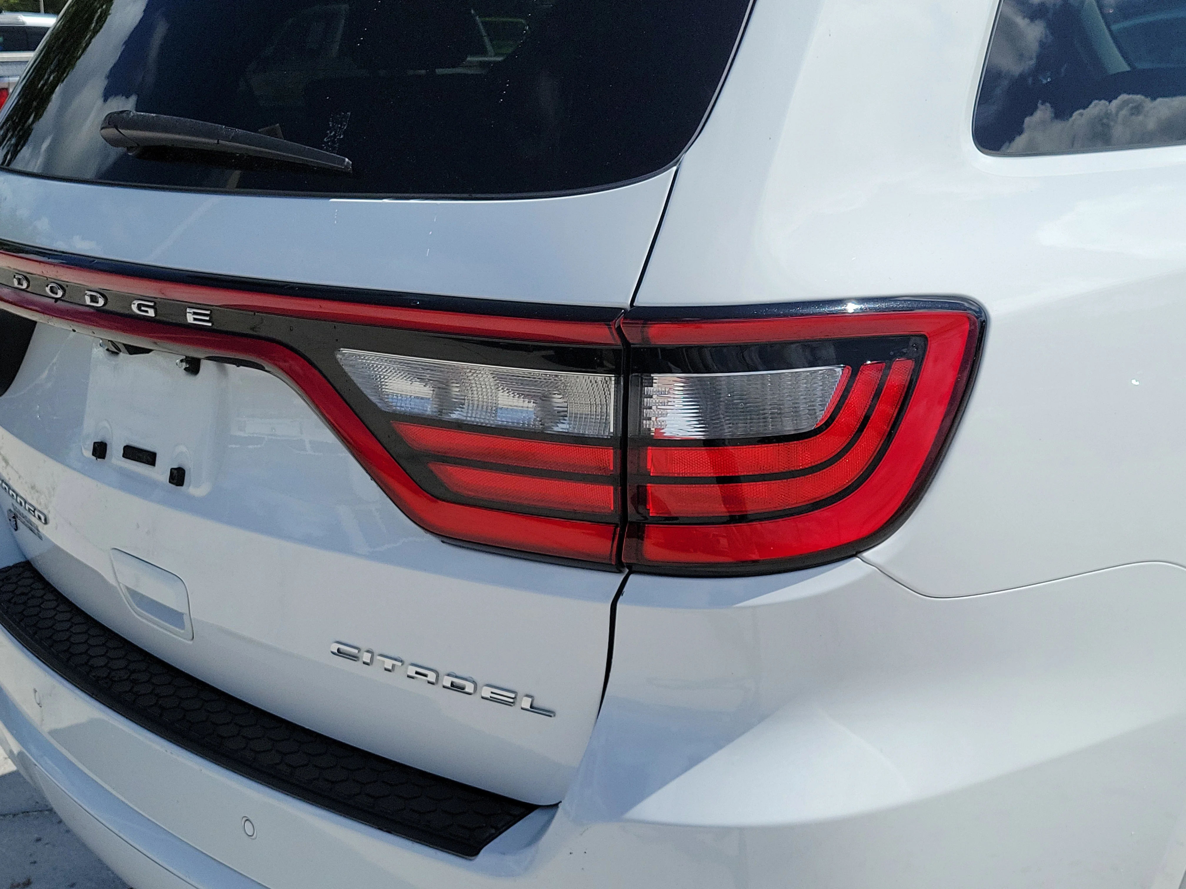 Used 2019 White Knuckle Clearcoat Dodge Citadel image 11