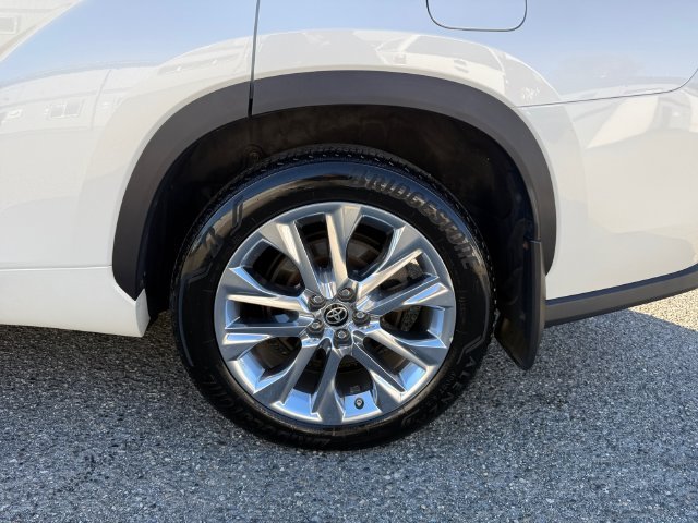 Used 2021 Blizzard Pearl Toyota Limited image 26