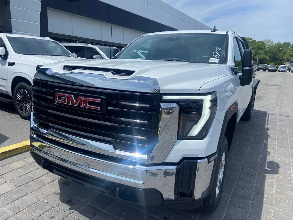 New 2026 Summit White GMC Pro image 3