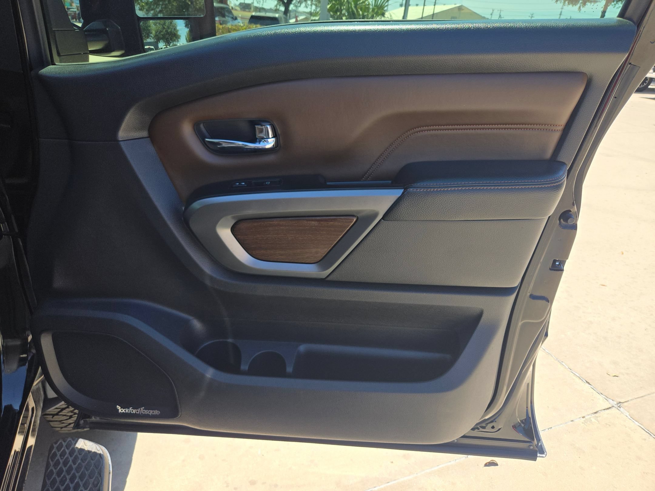 Used 2016 Magnetic Black Nissan Platinum Reserve image 29