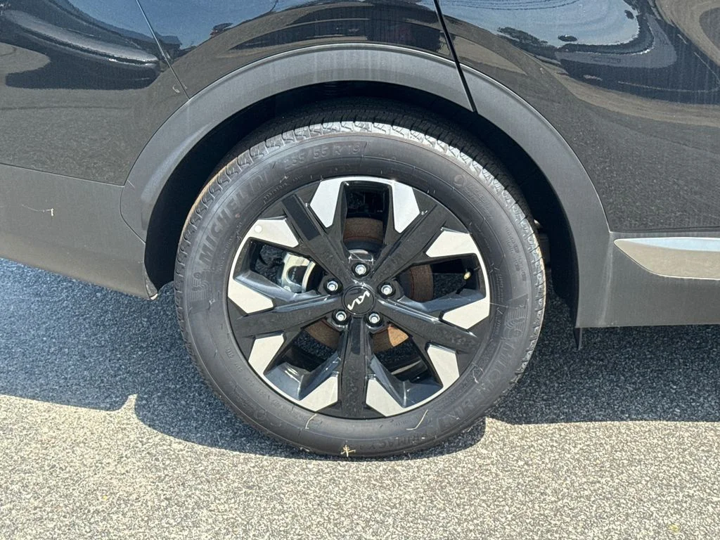 New 2024 Fusion Black Kia X-Line image 17